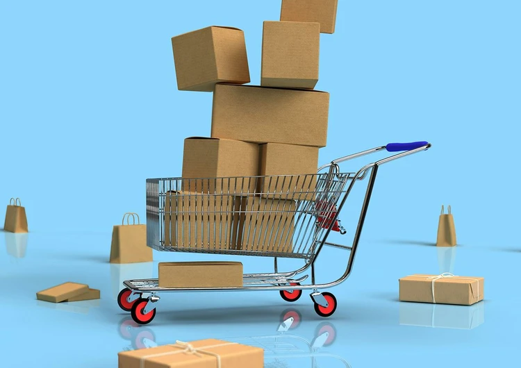 Carrello spesa con pacchi