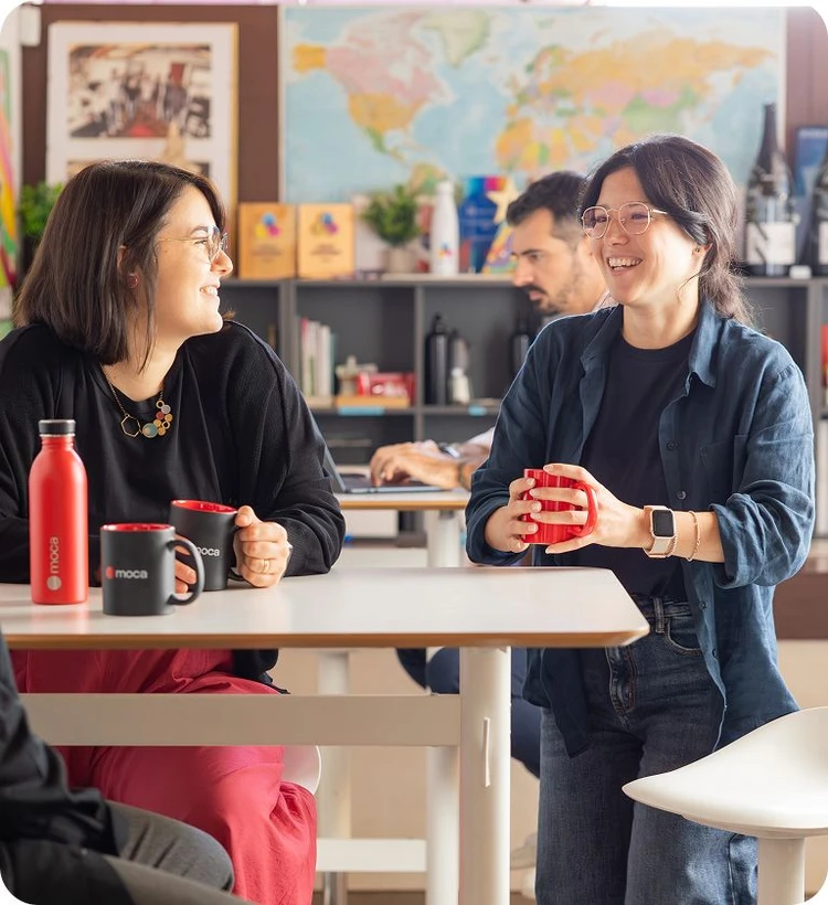 Colleghe in pausa caffè