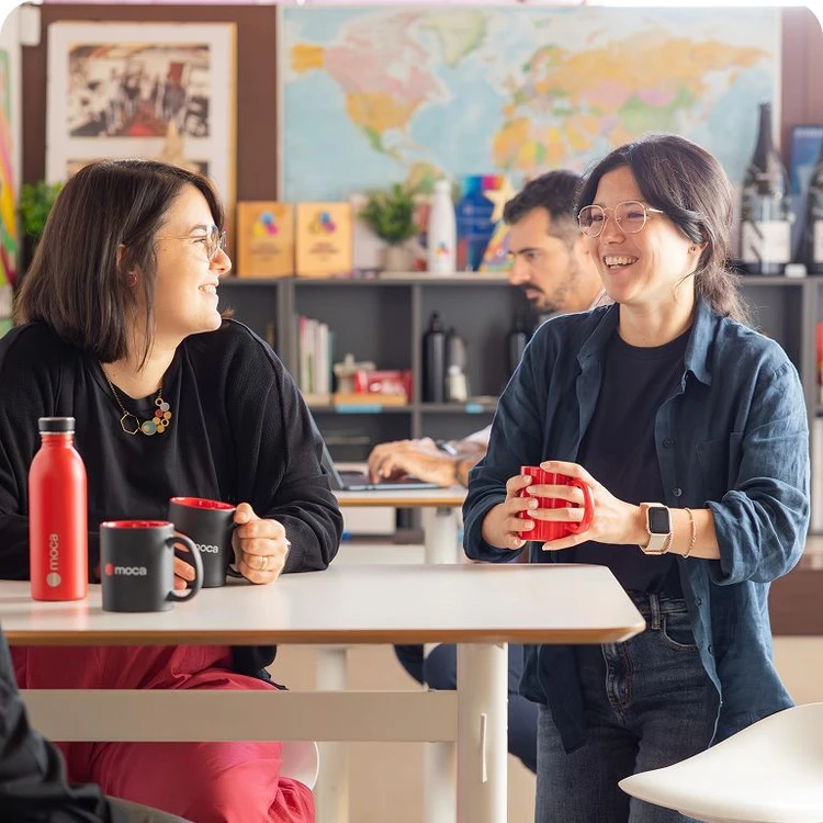 Colleghe in pausa caffè