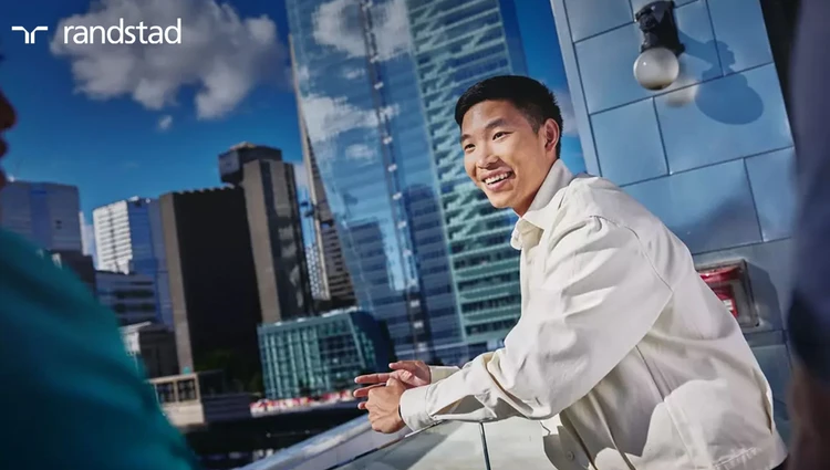 Foto uomo che sorride Randstad