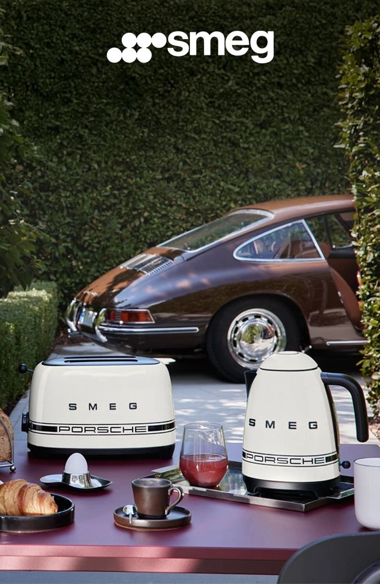 Tavolo colazione con elettrodomestici Smeg